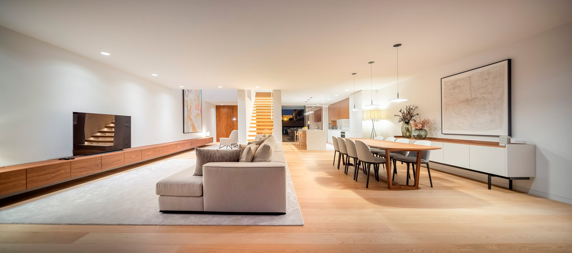 Interior contemporâneo com mobiliário Bairro Design